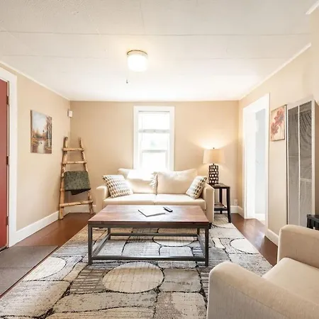 Cozy Cottage - Walk To Newest Downtown Restaurants